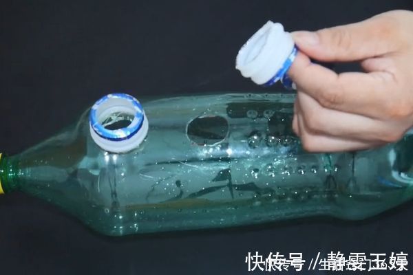 热熔胶|大号的塑料瓶我从来不扔,切几刀放在卫生间,全家人都要抢着用!