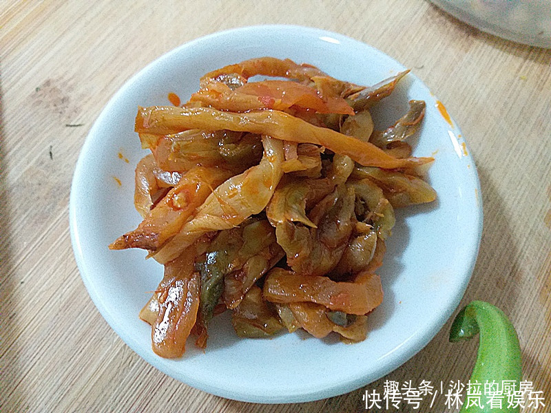 抢手|青椒鸡蛋新吃法,爽脆鲜香入味超下饭,比肉还抢手,全家都爱吃