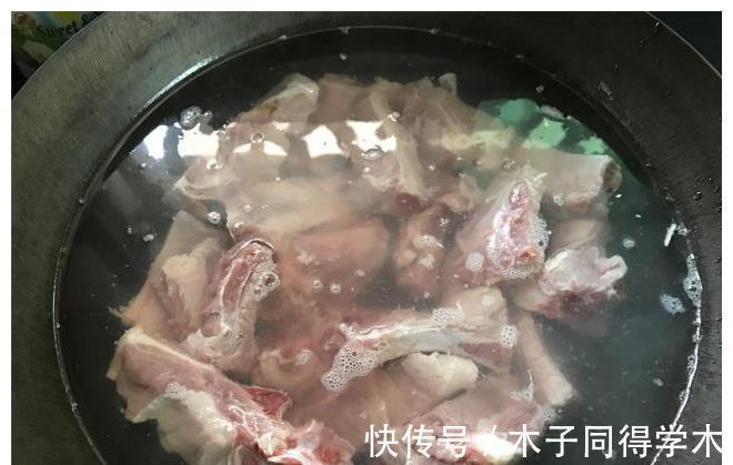 咸五花肉片|这菜只有春天有，咸鲜味美，一上桌就被抢光，做法超简单