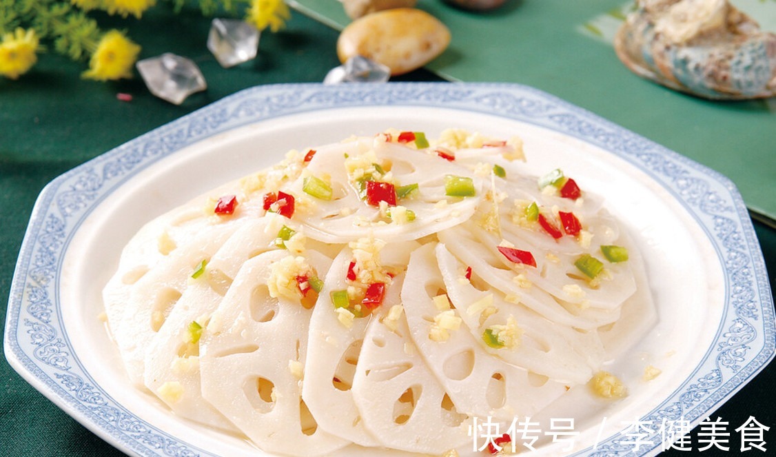 凉拌菜|做凉拌藕片,为啥一焯水就变黑大厨给你支两招,藕片洁白又脆嫩
