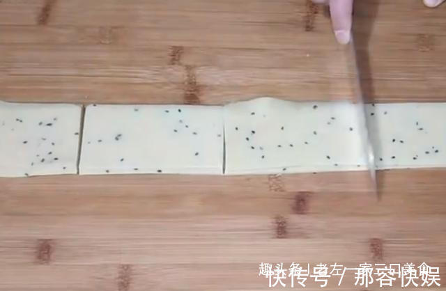 炸排叉也叫麻叶,老左教你制作比例及手法,学会了可以自己在家炸