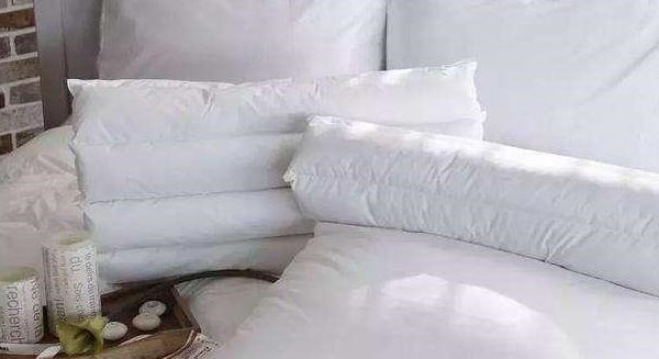 被子放久了太难闻,再也不用只靠晒太阳,只用一招轻松去味