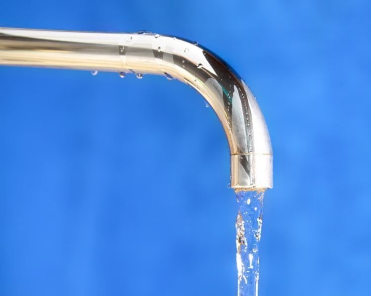 孩子|孩子烫伤身体,先脱衣服还是先冲水?一步做错,孩子伤情更严重