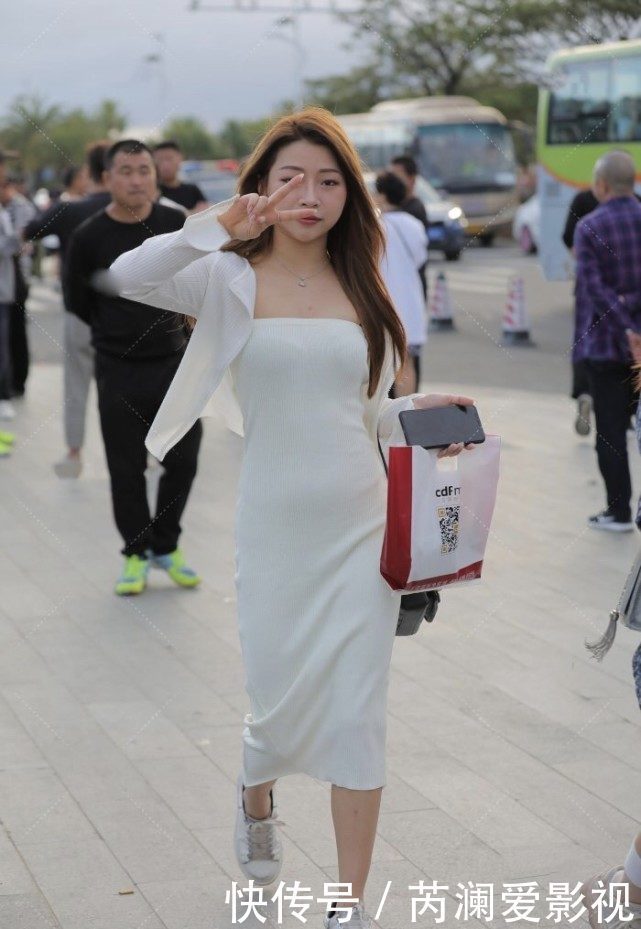 时尚|时尚达人教你如何在夏日穿成小仙女出门,白色连衣裙尽显干净气质