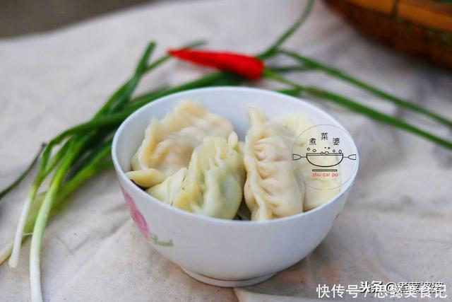 冬天这菜要多吃,钙是鸡蛋的9倍,却只要5毛一斤,包成饺子特香