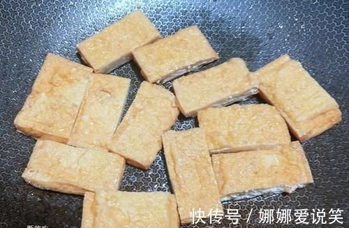 它比鸡肉贵，比鸡蛋好吃，加豆腐简单一炒，鲜嫩下饭，真香