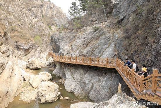 游葫芦岛龙潭大峡谷 走主跨180米玻璃索桥#保护绿水青山辽宁在行动#