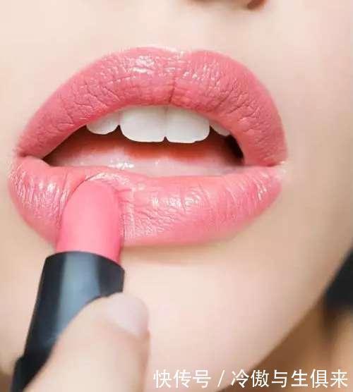 涂口红时,4个事情不要做,不然真的很难看,再贵的口红也没用