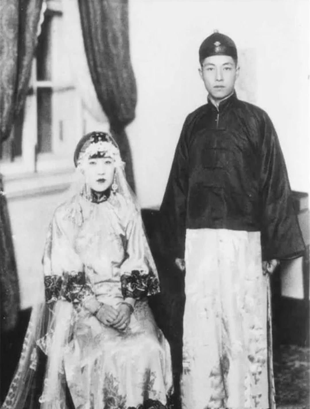 玷污|川岛芳子罕见老照片:图一养父将其玷污,图八是其被执行枪决现场