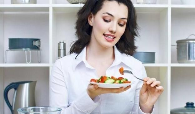 营养均衡|想要身体健康,以下3件事在晚餐尽量少做,长寿或许在靠近