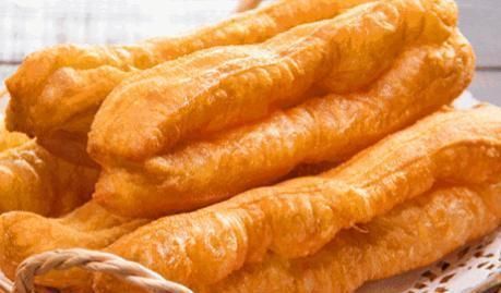 教你在家炸油条,1碗面粉半碗水,油条香酥脆好吃,早餐不用买了