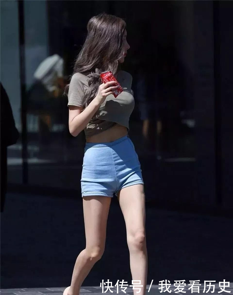 不为过|街拍:超高颜值配逆天长腿,说是仙女下凡不为过。
