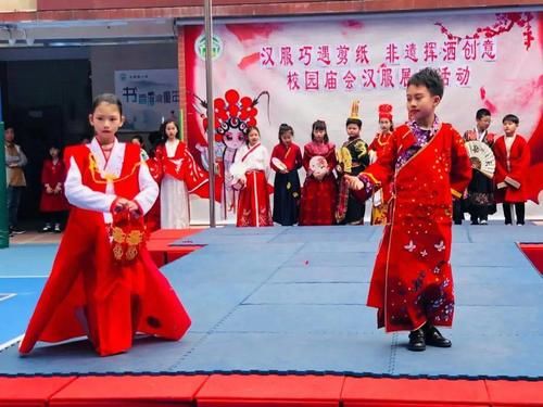  大南路小学493件创意“剪纸汉服”登上“秀场”，展现民族服饰之美！