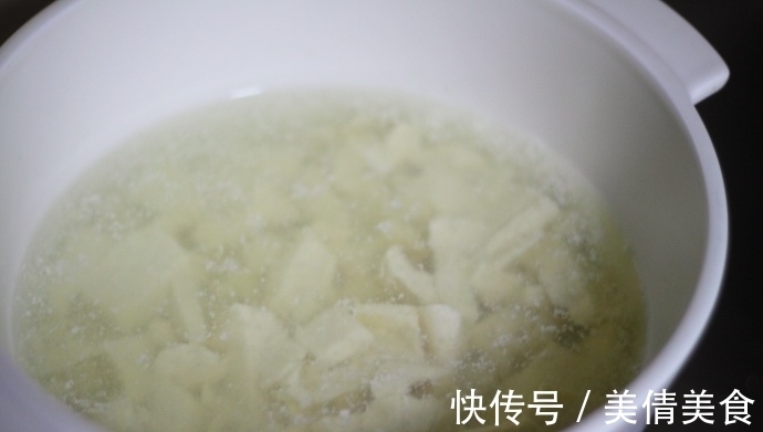 这碗豆腐汤太好喝,细腻滑爽,饭前饭后来两碗,多喝也不怕胖