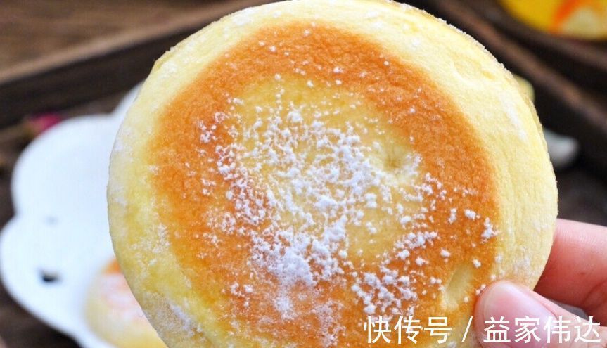 不用烤箱的小蛋糕,平底锅就能搞定,口感非常细腻,好吃不上火