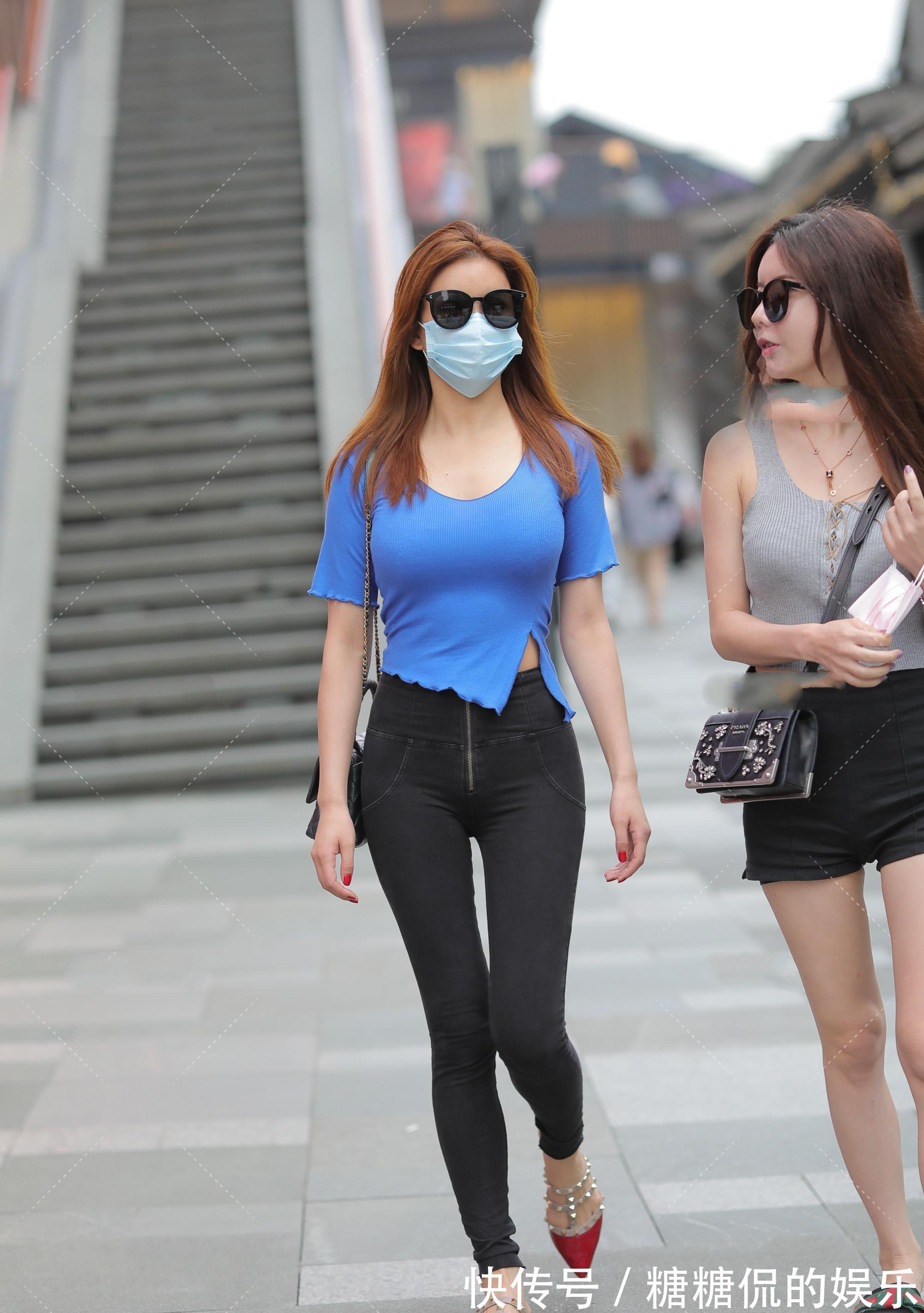 短袖衫|会穿搭的女生就是美,不规则短袖衫配牛仔裤,造型个性简约又时髦