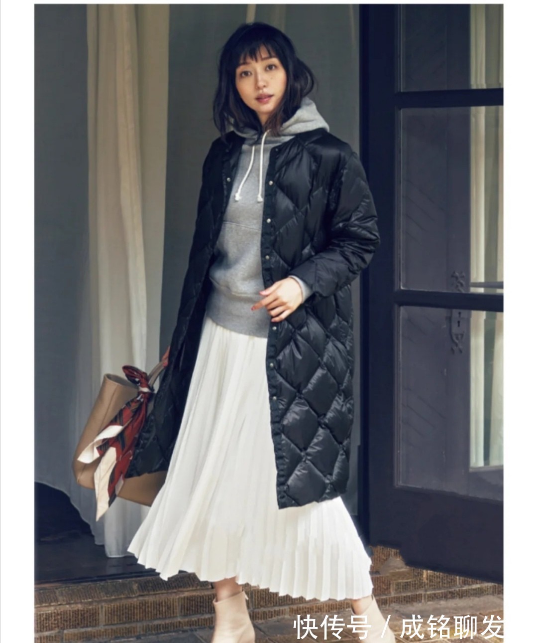 裤装|适合四十多岁女人的羽绒服穿搭,不臃肿不显胖,保暖时尚两不误