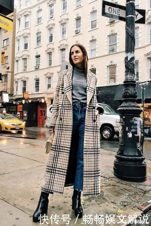 大衣|最近流行的“格纹大衣+裸靴”,小个子穿时髦好看,美得毫不费力