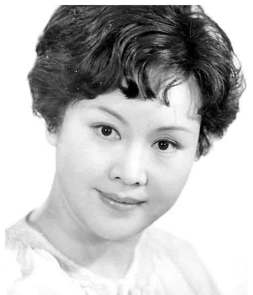 时代|都是女高音歌唱家,都奉献很多经典,郭兰英和李谷一谁唱得更好