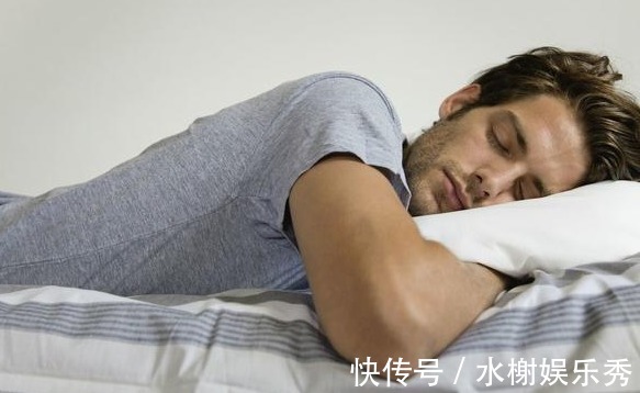 入睡|经常失眠是肝火过旺？医生提醒：没事常吃这1物，一觉安睡到天明