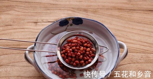 真红糖|50岁姑姑女人秋天要常喝这汤,美味又营养,面如桃花好入秋!