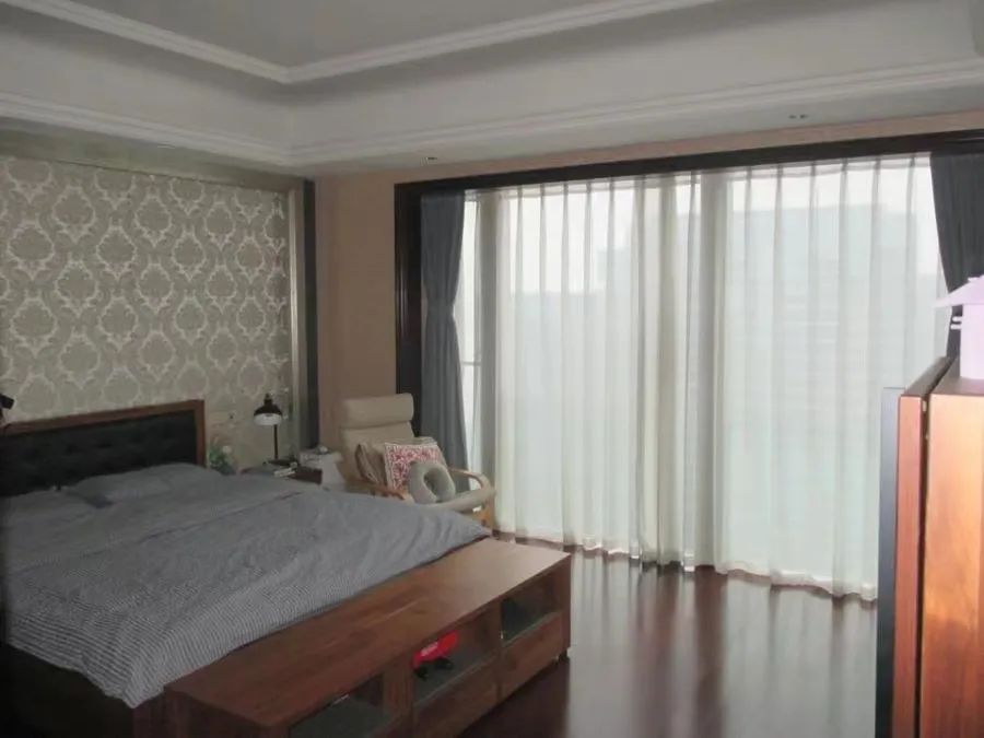 豪宅|刚刚,一豪宅3037.5万成交!3人缴纳300万保证金,却全程“围观”