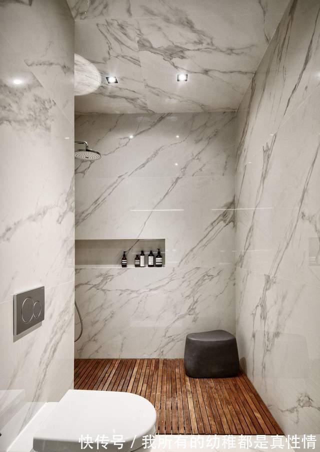 铺地|谁家厕所还用瓷砖铺地?这年头厕所用瓷砖,都是嫌家里事不够多