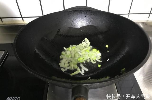 妈妈晒晚餐获赞,网友花费少吃得好,搭配用心,生活很有仪式感!
