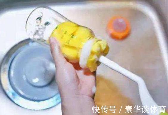 奶瓶|奶瓶用开水烫就行?奶奶只用开水烫奶瓶,3个月宝宝被送进医院
