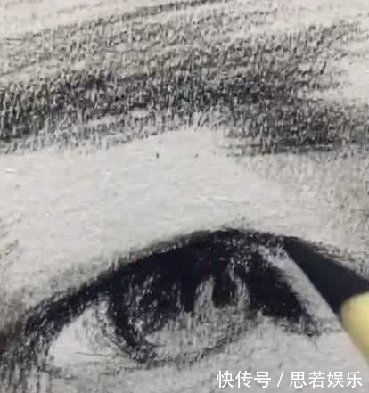 美术生@看五官是一个大美女,看到最后吐血了,网友美术生是魔鬼还是秀儿