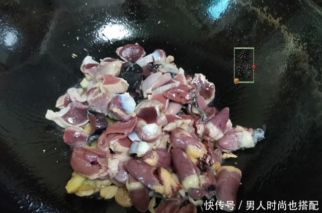 鸡身上最珍贵的部位,一只就一小个,老板留着自己吃,不懂吃可惜