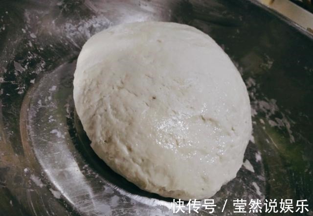 包饺子和面时，不要直接加水，牢记“这4点”，饺子不粘连不破皮