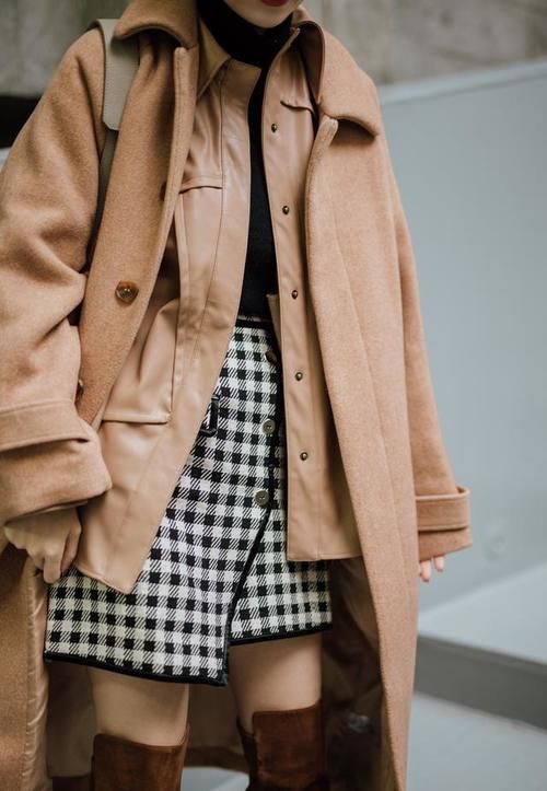 大地色|时尚博主玩转“大衣叠穿”，最爱大地色穿搭，美得不可方物