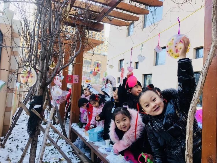 设计冰花、做新年挂件……济南福景幼儿园小萌娃“花样”迎新年