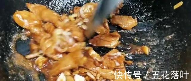 下饭|今天美食，肉炒黄瓜，清脆爽口，黄瓜炒肉是绝配，即营养又下饭！