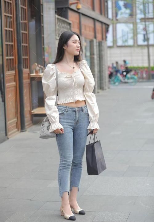 泡泡袖|泡泡袖衬衫和牛仔裤,美丽甜美,爱美女孩的减龄搭配