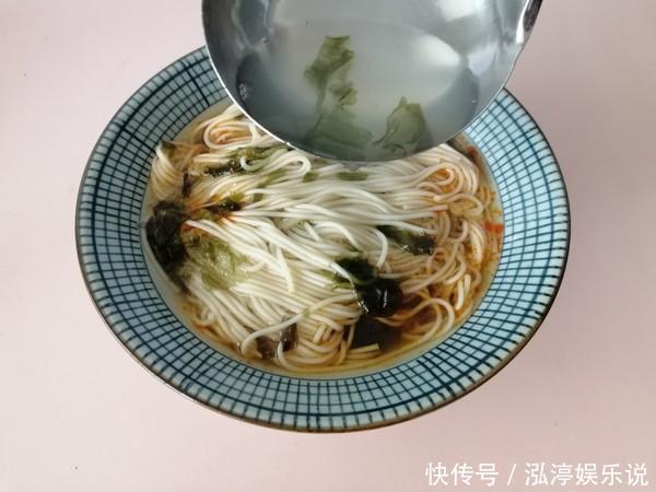 入适量|比面馆好吃百倍的酸汤面,5分钟就搞定,连汤汁都不剩!