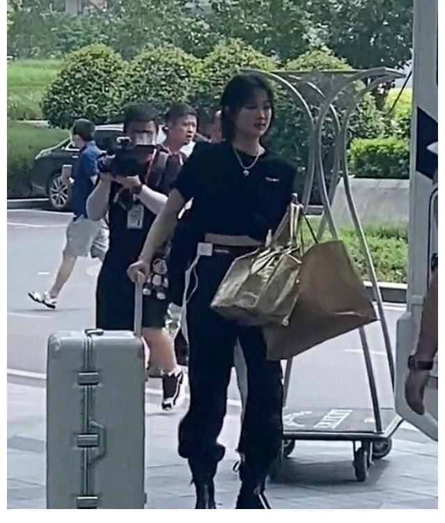 路透图|中餐厅5路透图曝光,龚俊丁真确认加盟,3位女嘉宾众望所归