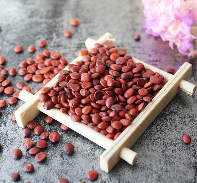 宁心安神|农村一野果是失眠的“克星”, 晚上喝水泡几粒, 一觉睡到自然醒