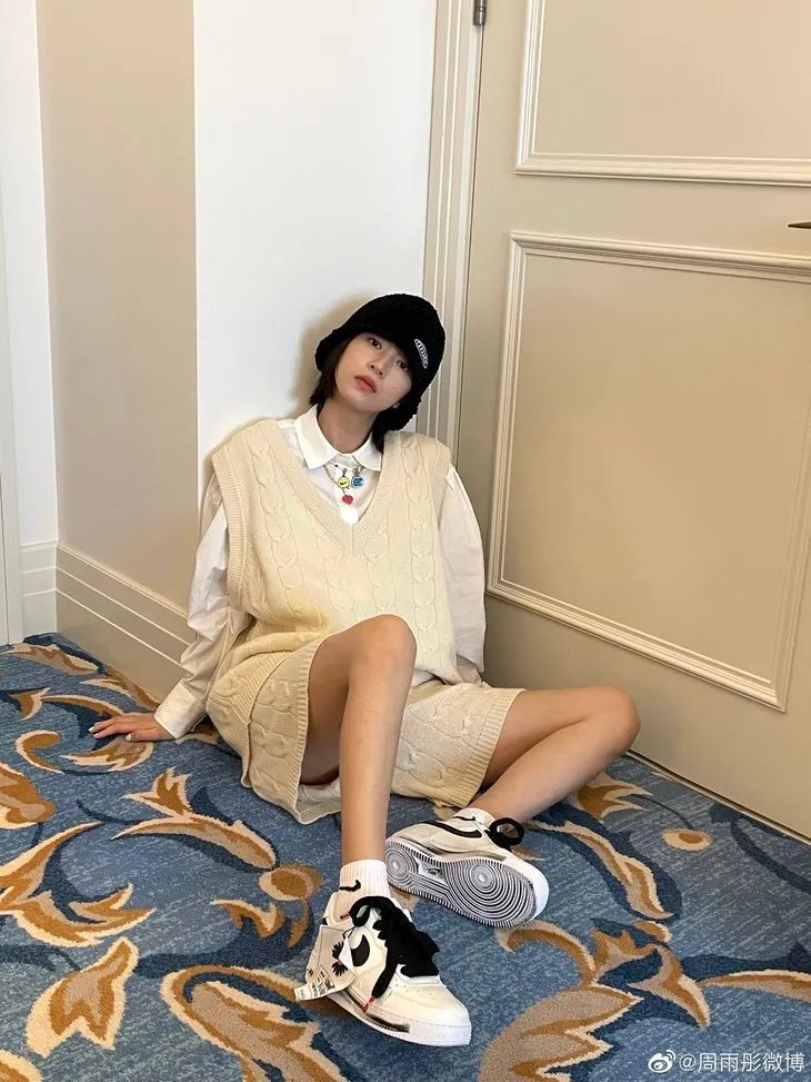 肉丝,别以为我没看出来你穿睡裤出门|下周穿什么 | 肉丝