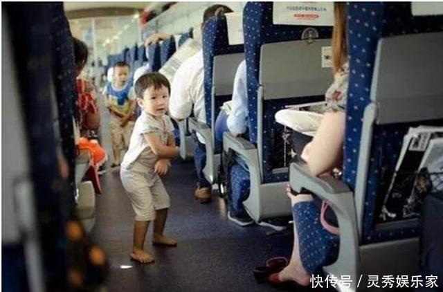 弟弟|熊孩子偷偷把弟弟放在锅里,妈妈发现时“配料”已撒好:都是钱啊