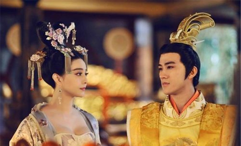 笑骂|武则天将徐世勣掘墓砍棺,发现只有十个木头人,笑骂:老滑头