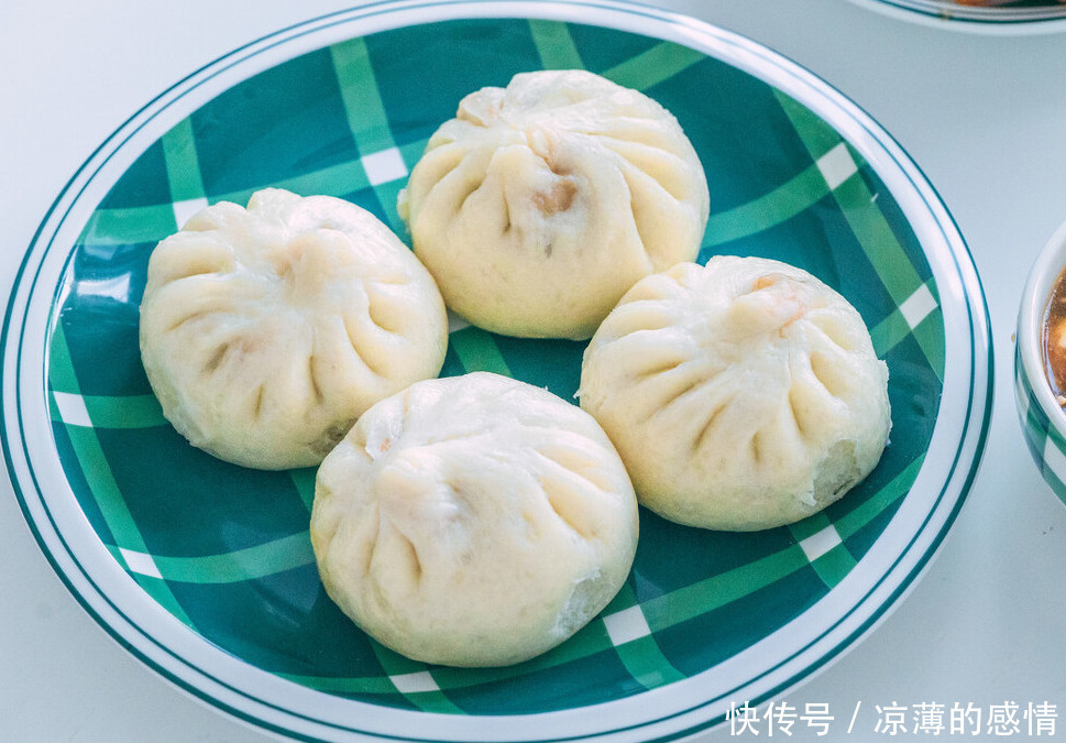 翠绿|做韭菜馅包子,如何保持翠绿不变色调馅时记得多做一步