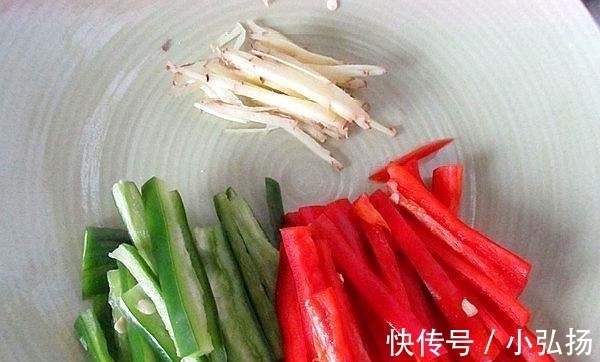 鸡枞菌|有钱就买这菜，300元多1斤，比松茸还贵，味香甜脆嫩，超滋补