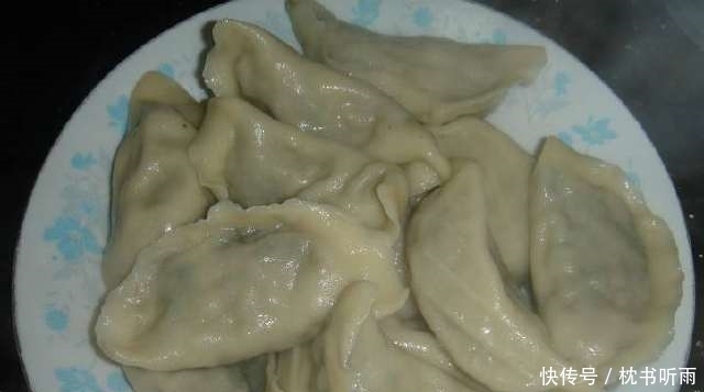 包水饺|这种城里人特意下乡挖的野菜，在农村竟是用来喂猪的
