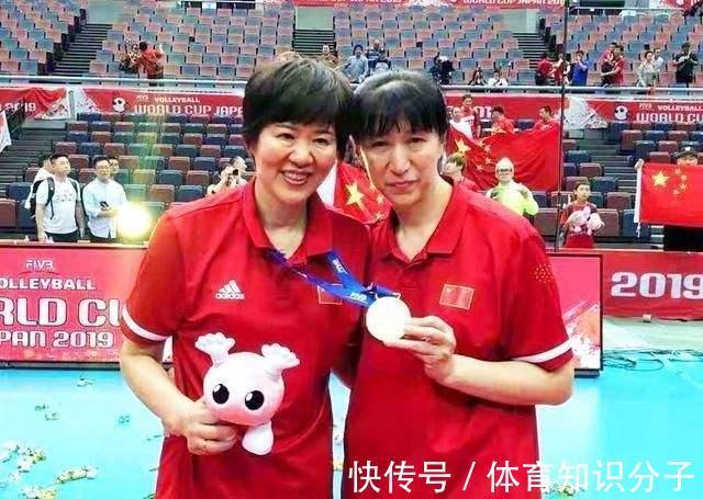 赖亚文|祝贺朱婷,中国女排新任主帅亮相,郎平再也不担心二传了