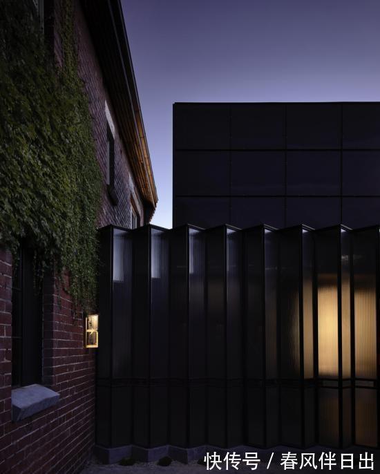 围墙|有院子,我装长虹折叠玻璃做围墙,能开能关不占地,小院一分为二