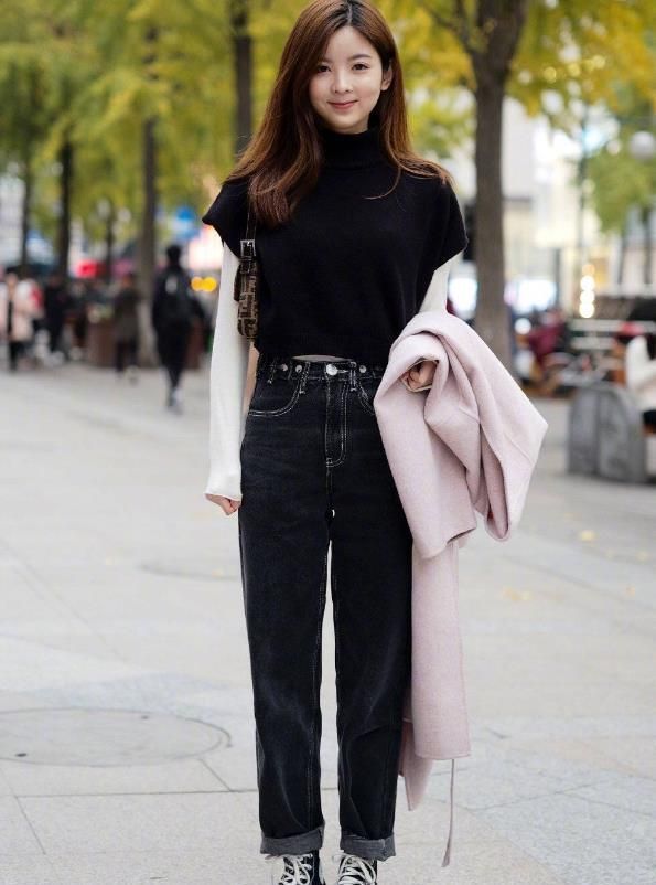 元气满满|身材高挑的小姐姐,穿搭出别样的风格,显得特别青春洋溢