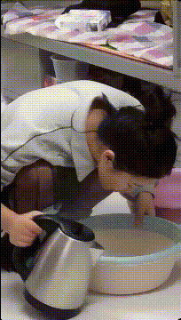 作者@“这是我看过的小说中Z……感觉作者不是一般人!”哈哈哈哈哈哈