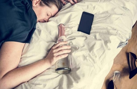 胆汁|喝完酒后有这4个表现的人,寿命可能会比较短,不是吓唬你